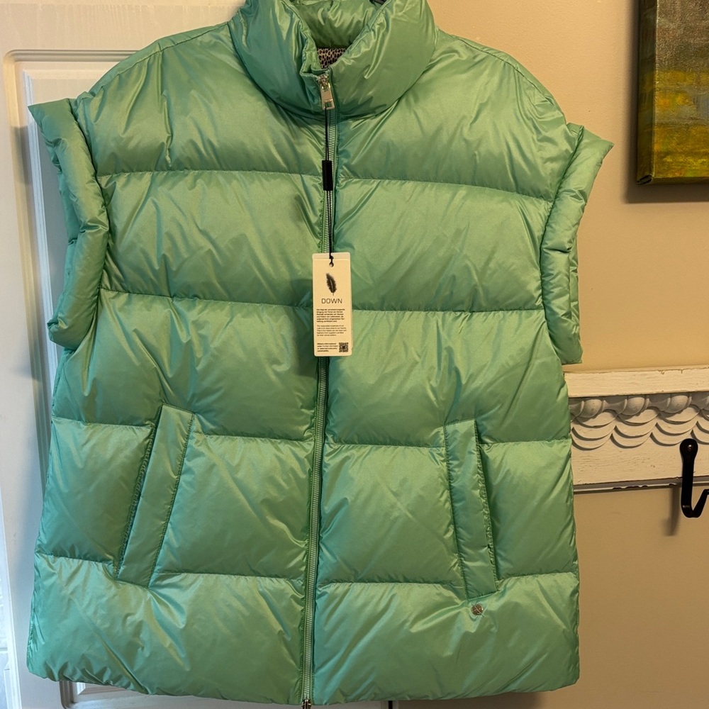 Marc Cain oversized down vest  M/L  NWT